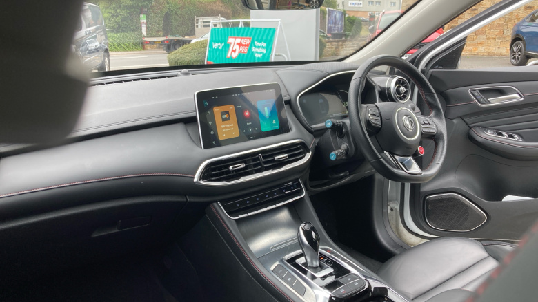 MG HS 1.5 T-GDI Trophy 5dr DCT Petrol Hatchback